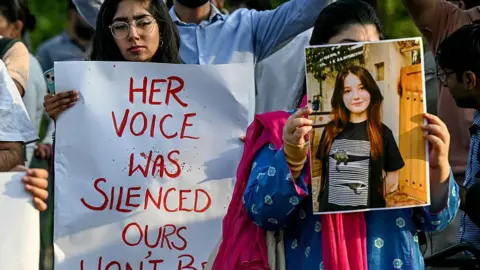 Death Sentence for Man Convicted of Murdering Pakistani TikTok Star