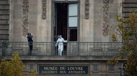 Louvre Attendant Describes Harrowing Jewelry Heist: 'No One Could Have Been Prepared'
