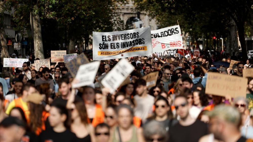 Spain Sees Nationwide Housing Protests After Failed Bill, 87‑Year‑Old Eviction Sparks Outrage