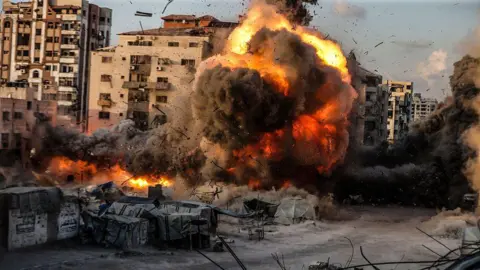 Intense Fighting Erupts in Gaza City as Israeli Forces Press On